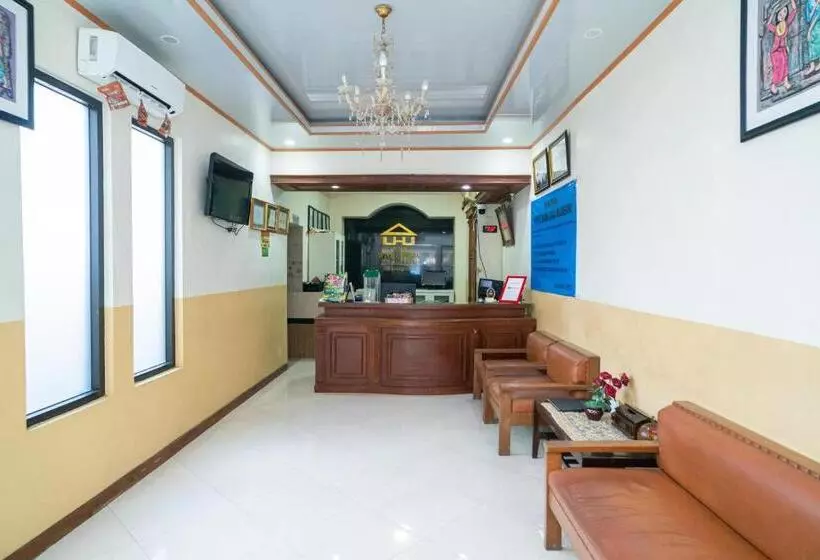 Hotelli Reddoorz Plus Syariah @ Jalan Dokter Wahidin Bojonegoro