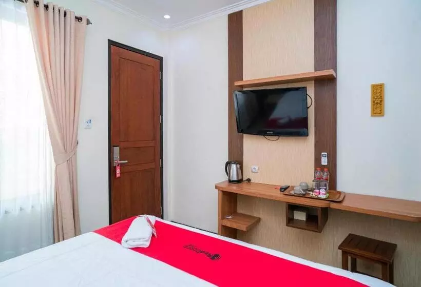 Hotelli Reddoorz Plus Syariah @ Jalan Dokter Wahidin Bojonegoro