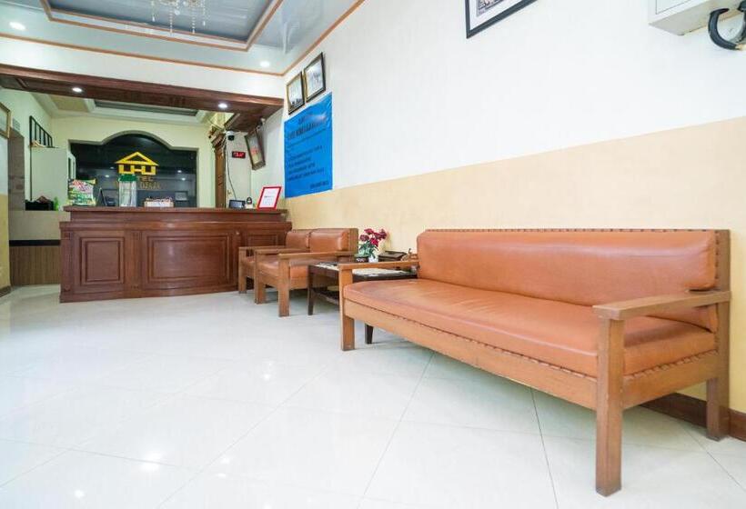 酒店 Reddoorz Plus Syariah @ Jalan Dokter Wahidin Bojonegoro