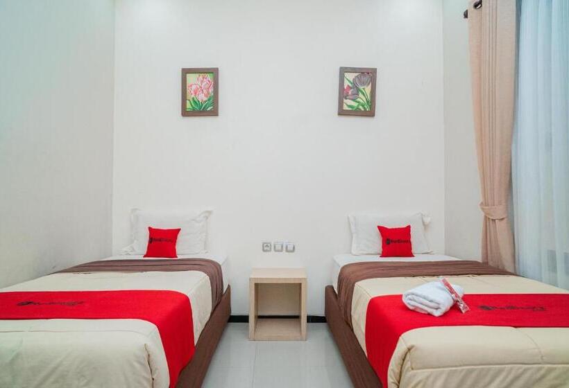 酒店 Reddoorz Plus Syariah @ Jalan Dokter Wahidin Bojonegoro