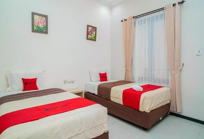 Hotelli Reddoorz Plus Syariah @ Jalan Dokter Wahidin Bojonegoro