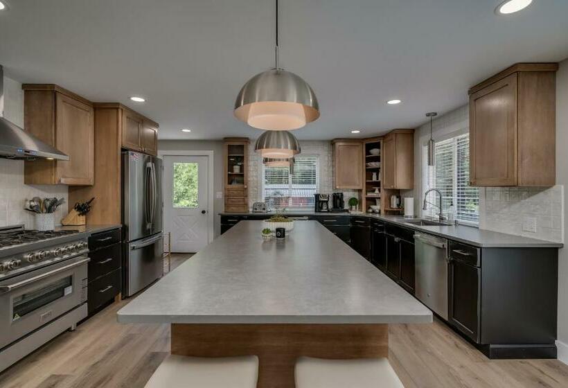 Luxurious Adirondack Cabin With Sauna And Hot Tub