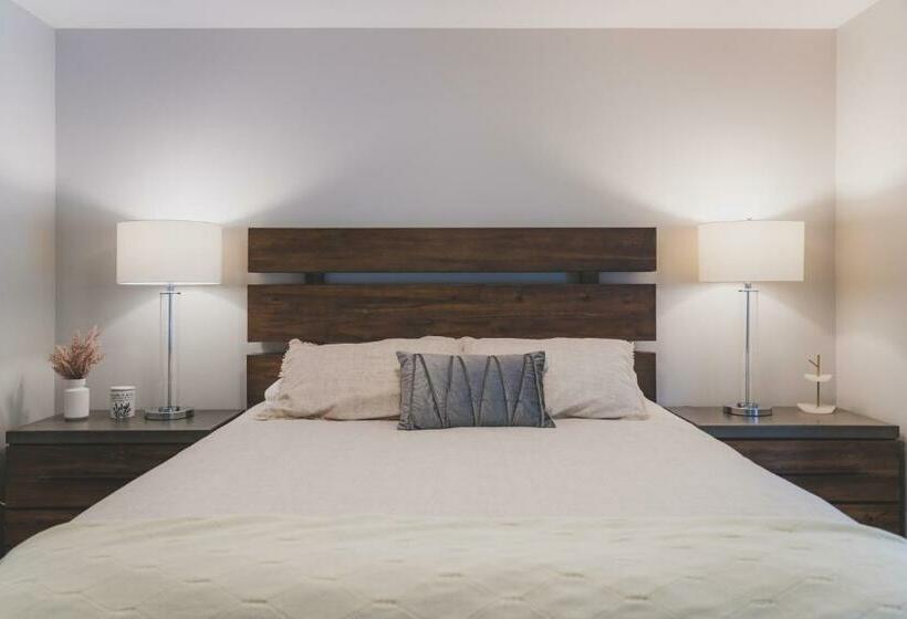 Luxurious Adirondack Cabin With Sauna And Hot Tub