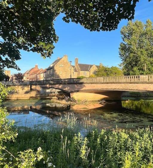 Mulberry House   Morpeth Town Centre   Hot Tub