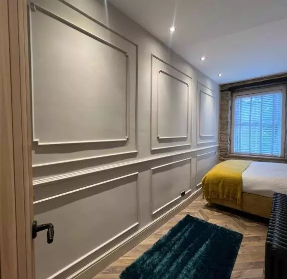 Mulberry House   Morpeth Town Centre   Hot Tub