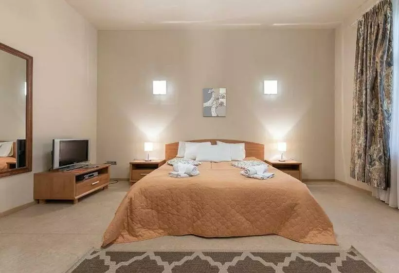 پانسیون Room In Guest Room   Valensija   Family Room 2 Adults 2 Children
