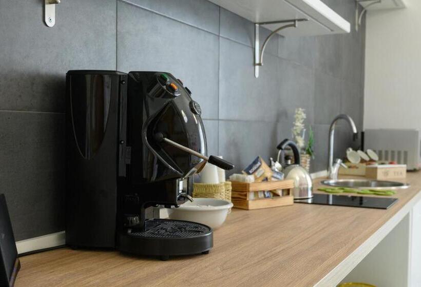 تختخواب و صبحانه Flowers  House