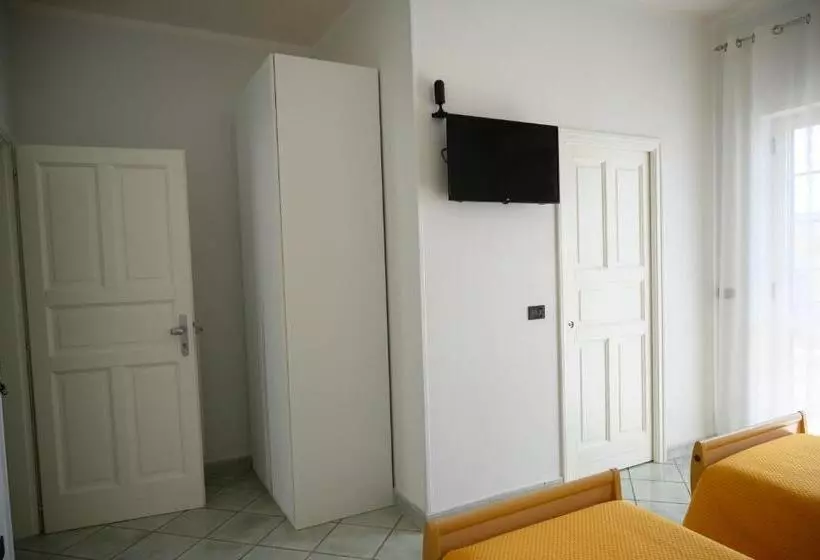 Aamiaismajoitus (B&B) Flowers  House