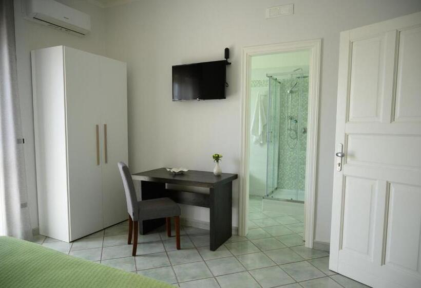 تختخواب و صبحانه Flowers  House