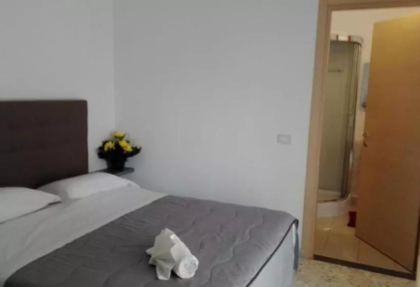 ペンション Affittacamere L Orchidea