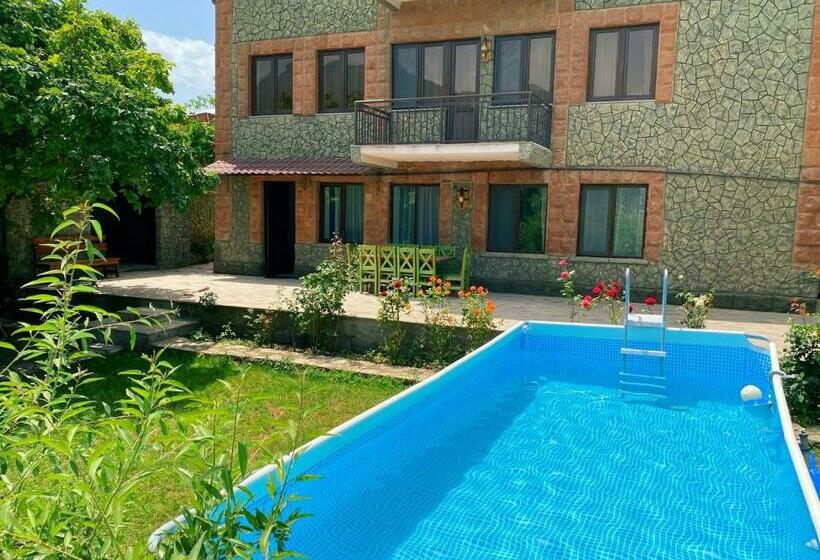 פנסיון Eco Park Resort