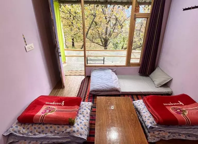 ユースホステル Sukoon Stays Manali