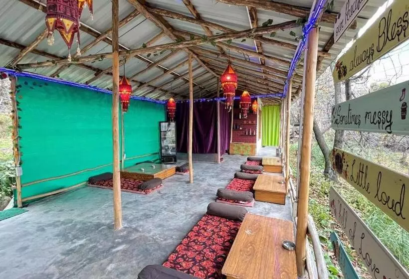 ユースホステル Sukoon Stays Manali
