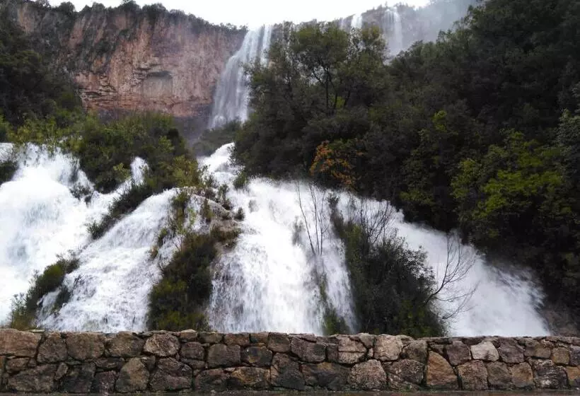 Aamiaismajoitus (B&B) La Corte Dei Baroni