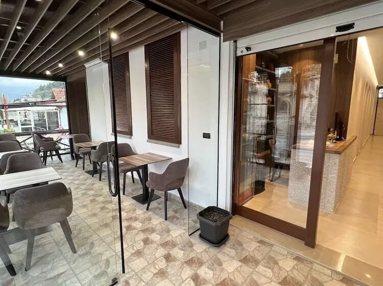 هتل Bujtina Apsus