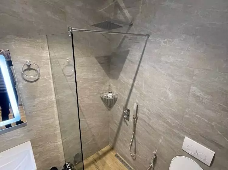 هتل Bujtina Apsus
