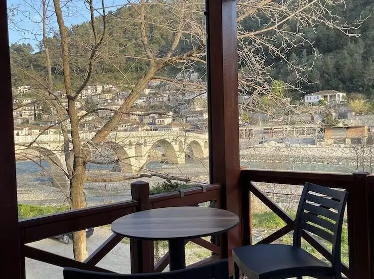 هتل Bujtina Apsus