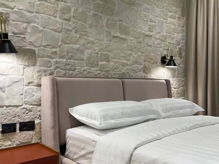 هتل Bujtina Apsus