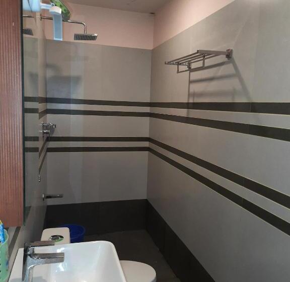 فندق Emerald Royal Residency