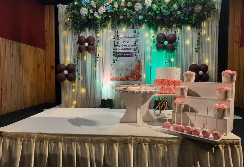 فندق Emerald Royal Residency