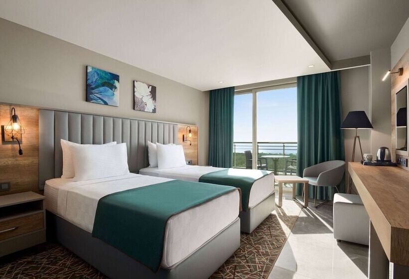 فندق Ramada Resort By Wyndham Kizkalesi