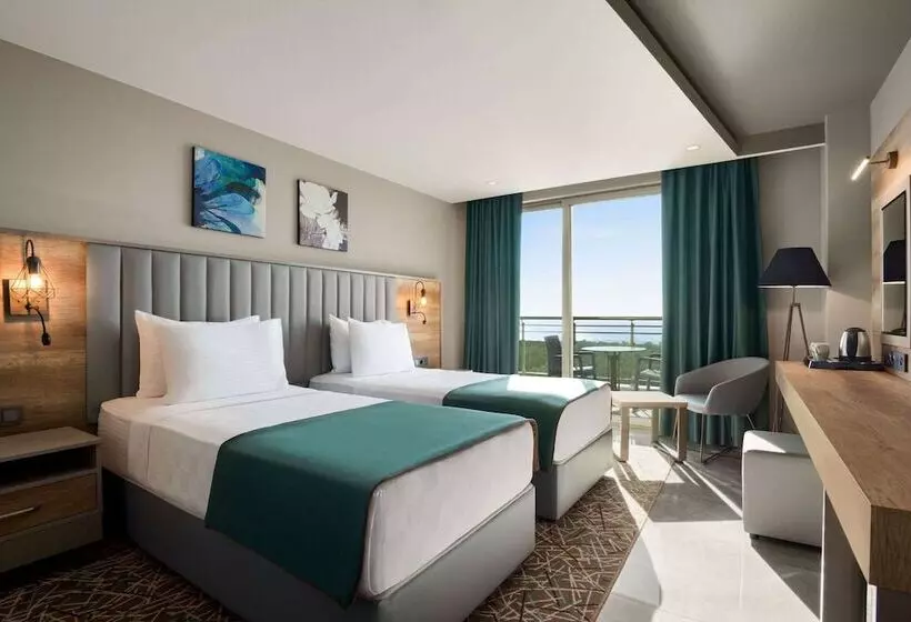 Hotelli Ramada Resort By Wyndham Kizkalesi