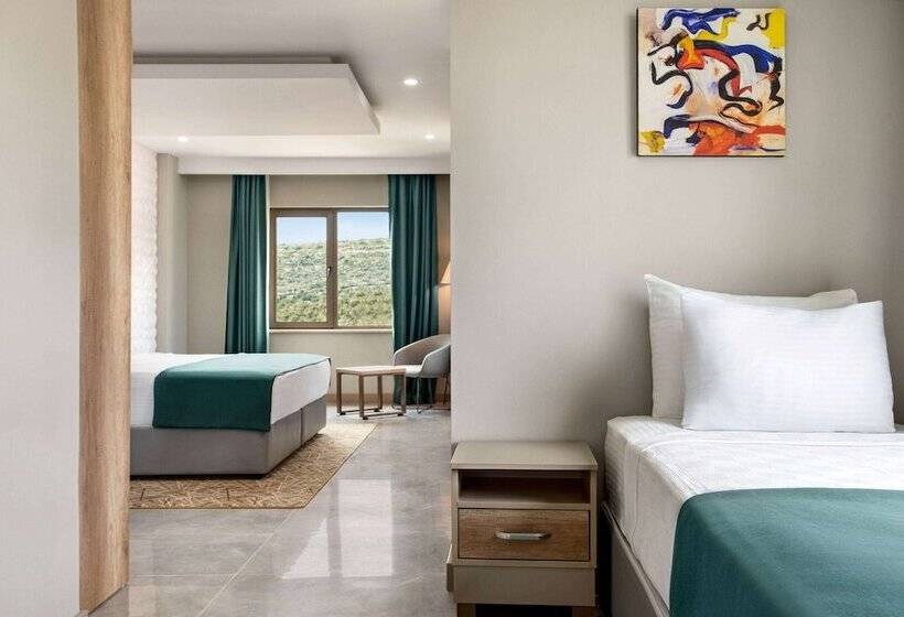 فندق Ramada Resort By Wyndham Kizkalesi