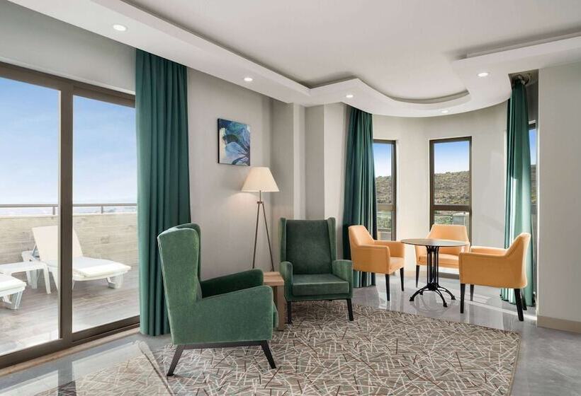 فندق Ramada Resort By Wyndham Kizkalesi