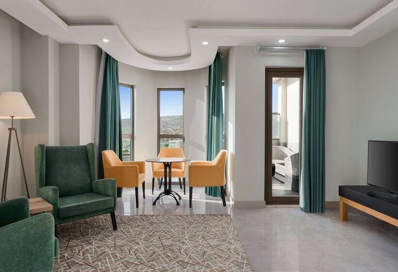 فندق Ramada Resort By Wyndham Kizkalesi