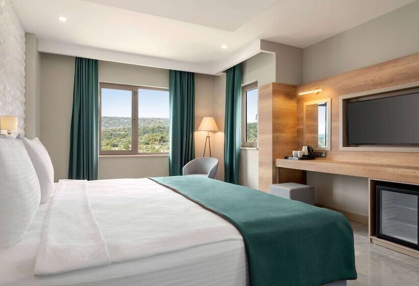 فندق Ramada Resort By Wyndham Kizkalesi