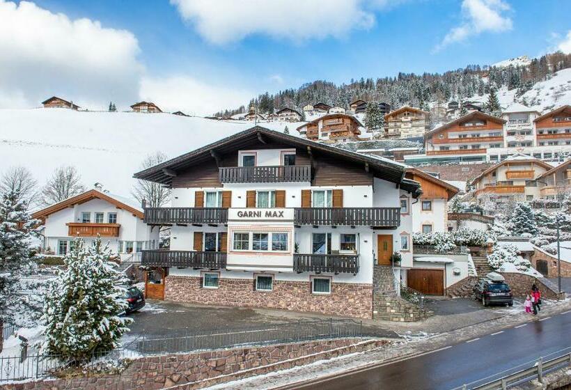 مبيت وإفطار Garni Hotel Max