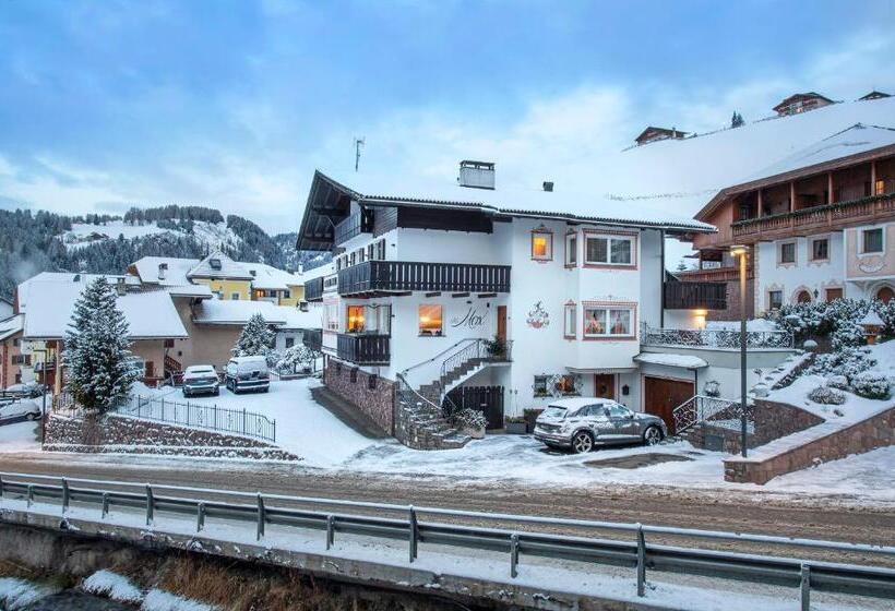 مبيت وإفطار Garni Hotel Max