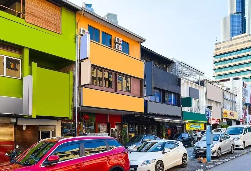 ホテル Oyo 90562 J Hostels Pj