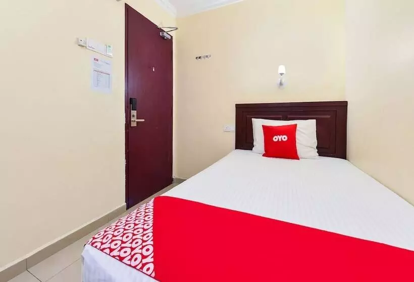 ホテル Oyo 90562 J Hostels Pj