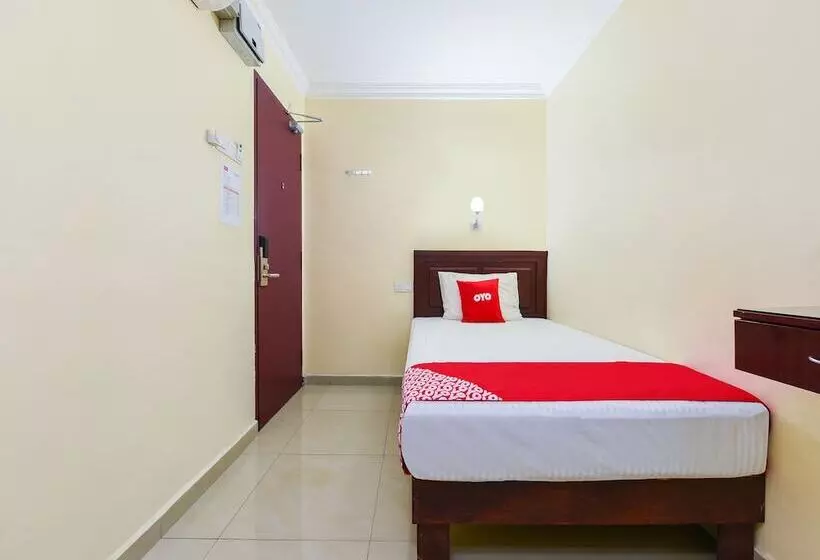 ホテル Oyo 90562 J Hostels Pj