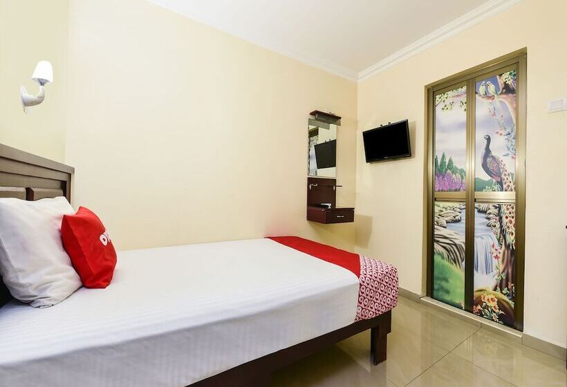 Hotel Oyo 90562 J Hostels Pj