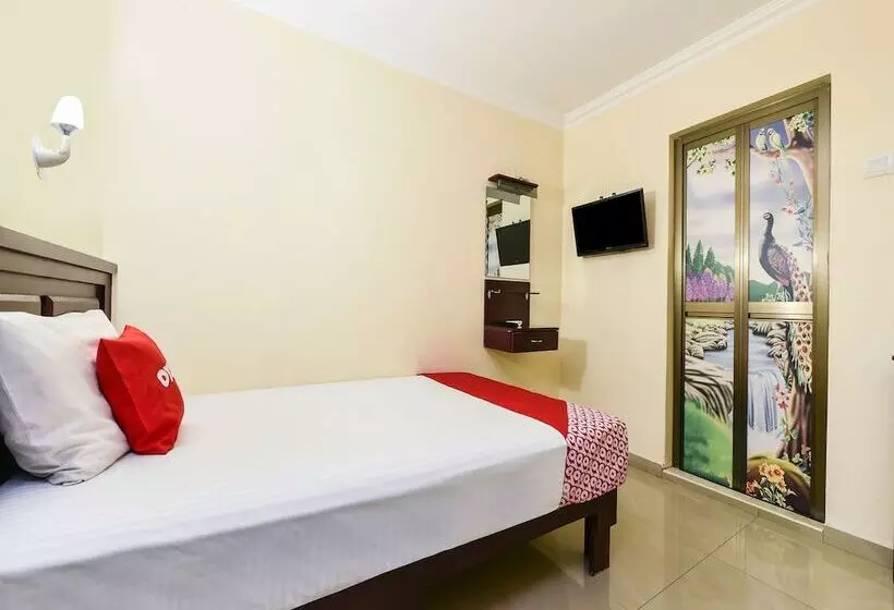 ホテル Oyo 90562 J Hostels Pj