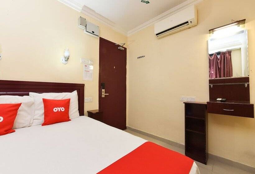 Hotel Oyo 90562 J Hostels Pj