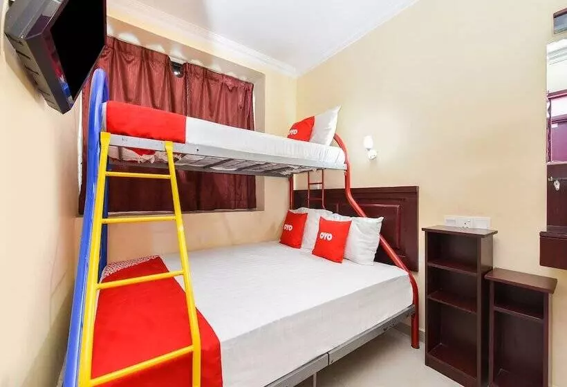 ホテル Oyo 90562 J Hostels Pj