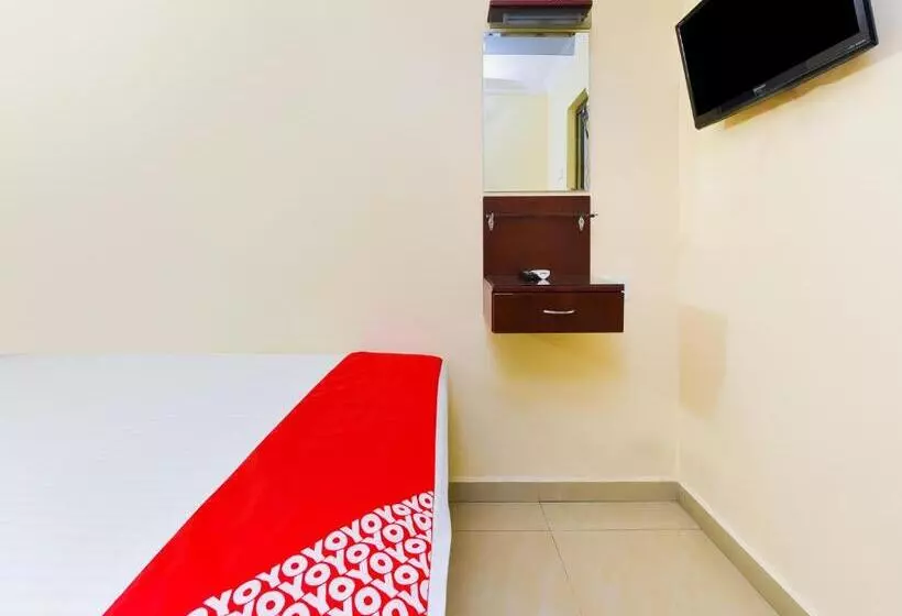 ホテル Oyo 90562 J Hostels Pj