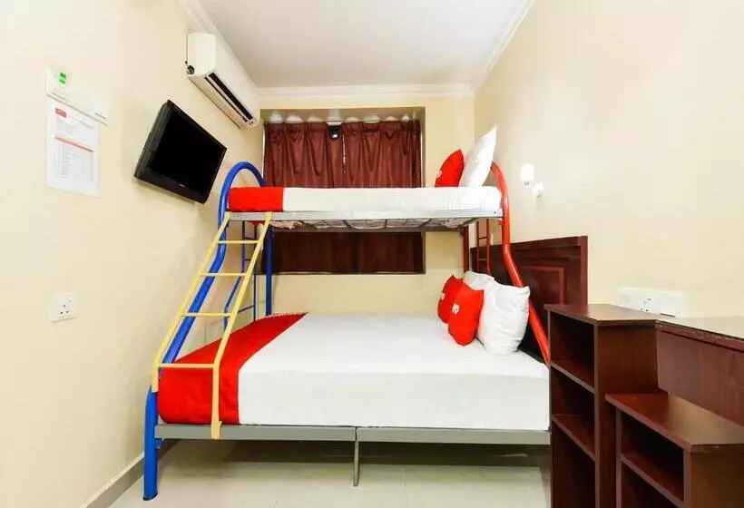 ホテル Oyo 90562 J Hostels Pj