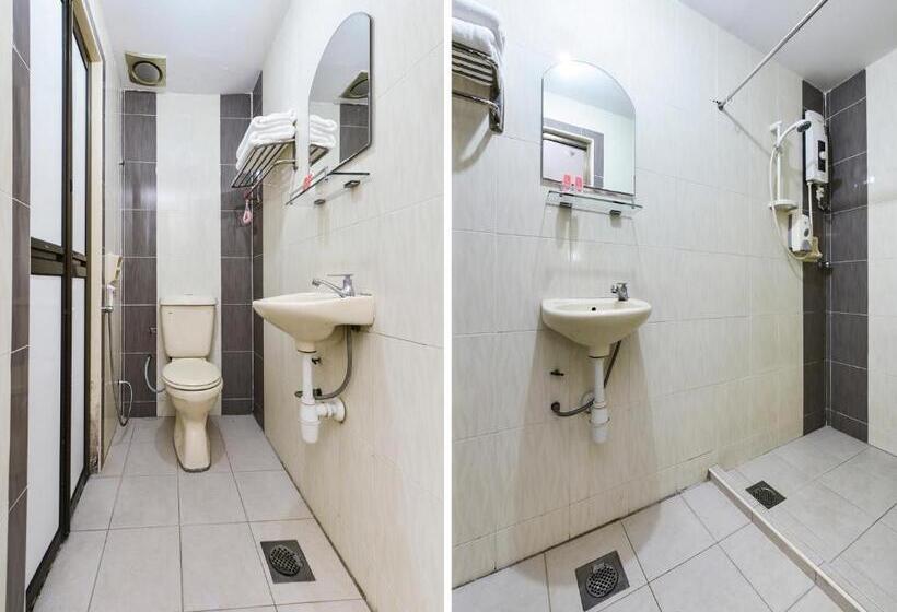 Hotel Oyo 90562 J Hostels Pj