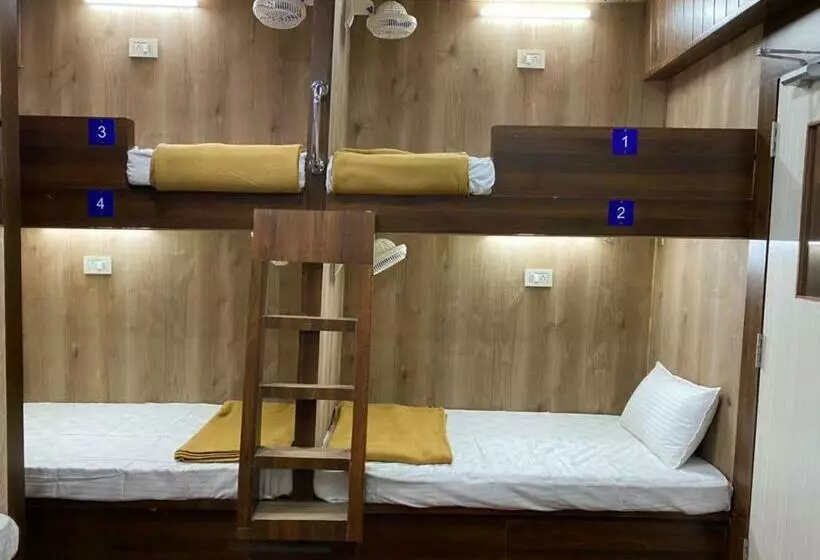 City Stay Ac Deluxe Hostel
