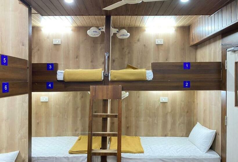 City Stay Ac Deluxe Hostel