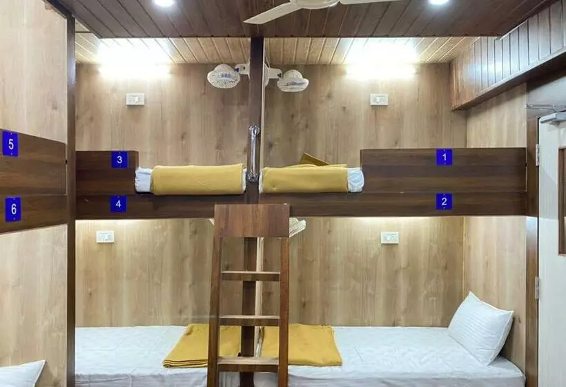 City Stay Ac Deluxe Hostel