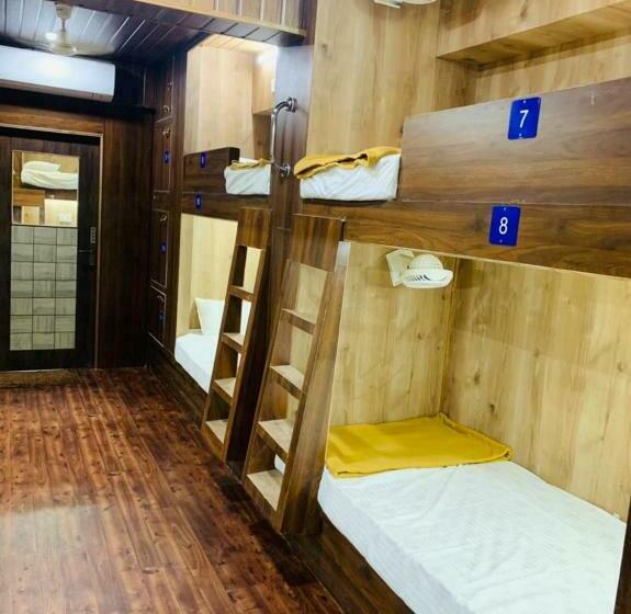 City Stay Ac Deluxe Hostel