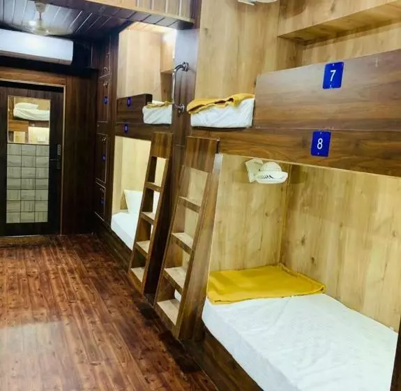 City Stay Ac Deluxe Hostel