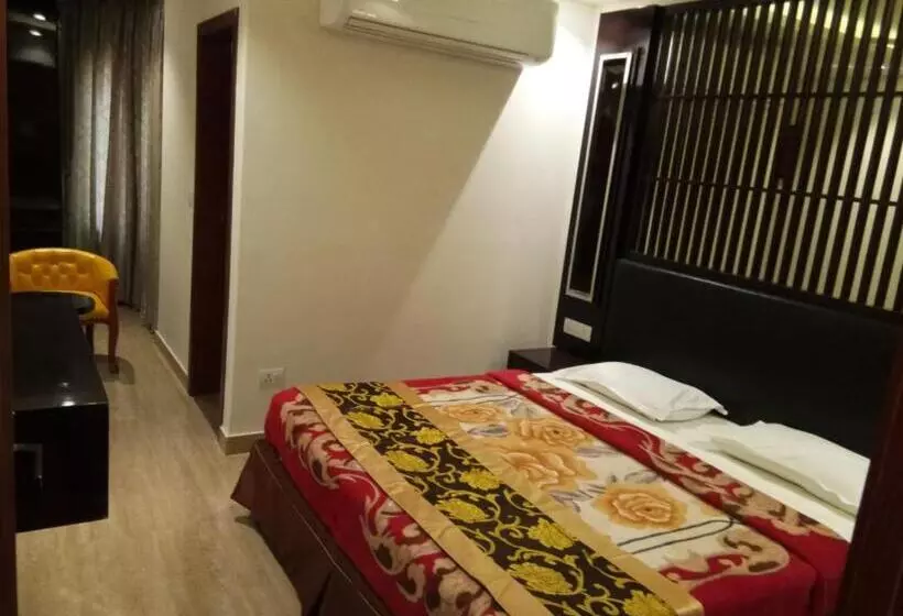 ホテル New Anand Palace