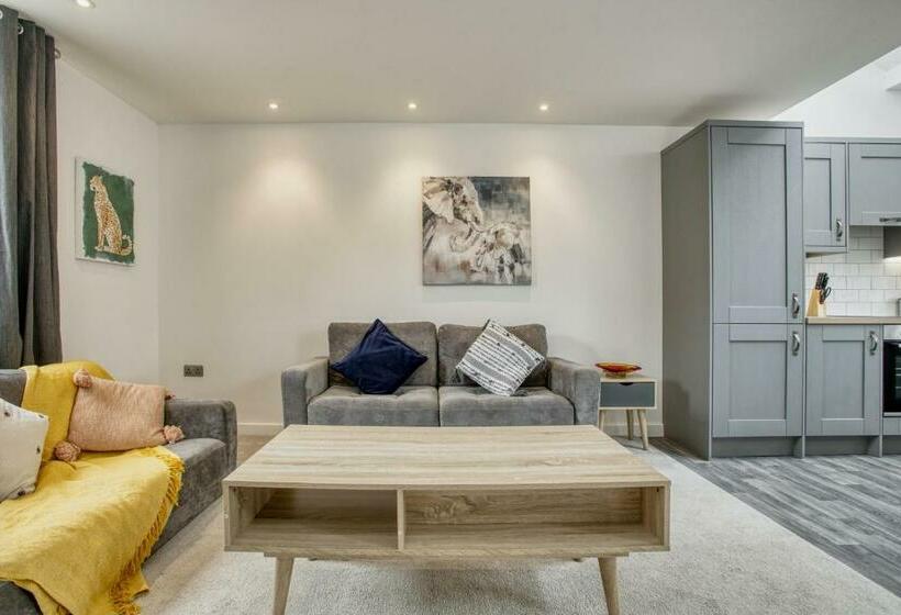 پانسیون Number Six On The Hill