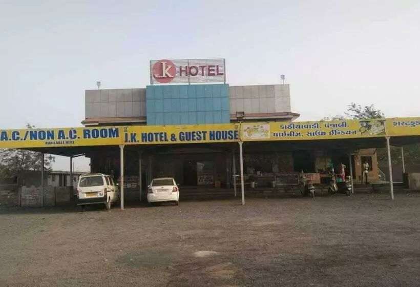 ホテル Spot On 88390 J K And Guest House